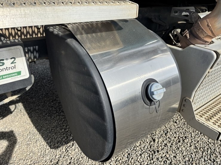 2018-peterbilt-367-image-26