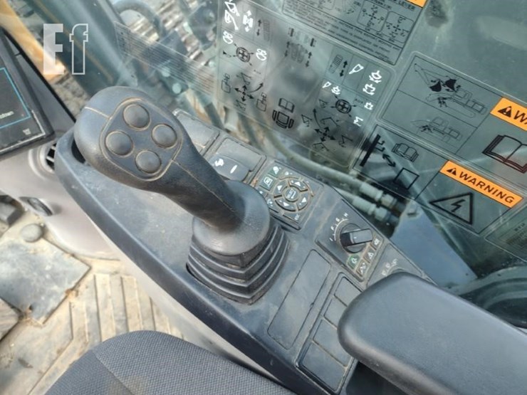 2020-volvo-ec220e-lr-image-8