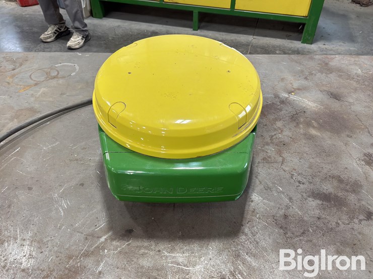 2025-john-deere-7500-image-6