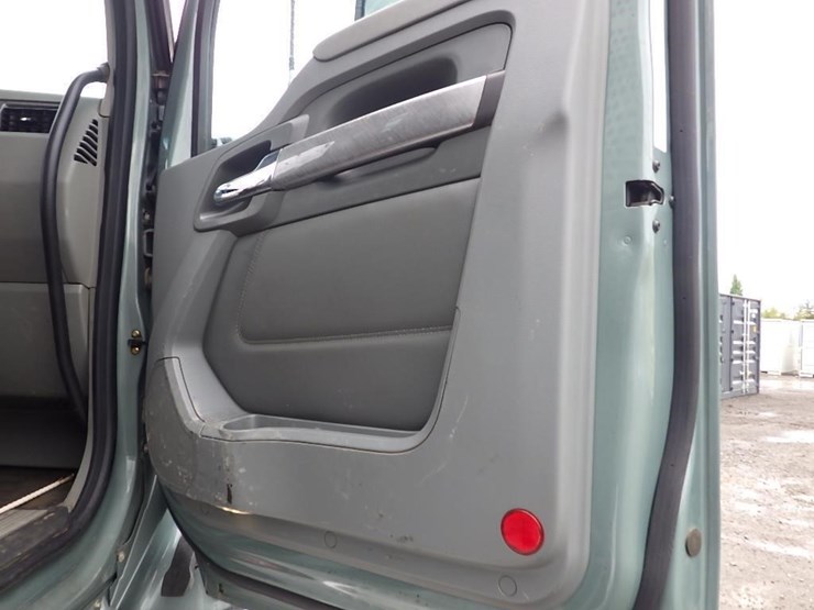 2019-kenworth-t880-image-81