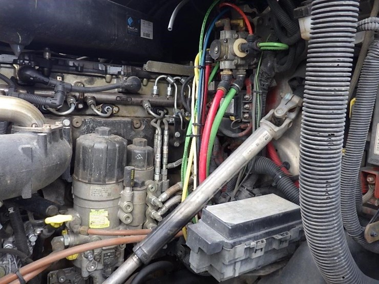 2012-freightliner-cascadia-125-image-71