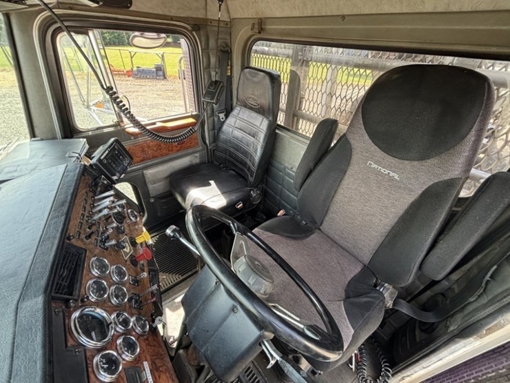 2000-peterbilt-378-image-37