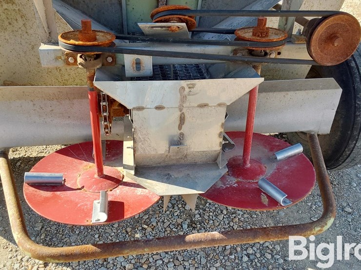 tyler-t/a-pull-type-fertilizer-spreader-image-17