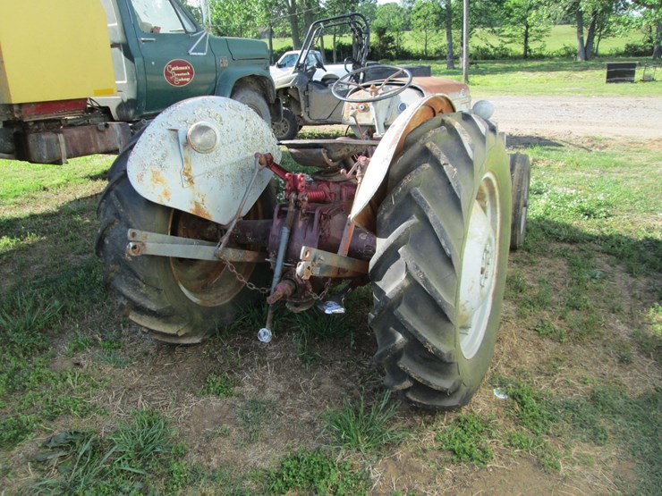 1950-ford-tractor-image-3