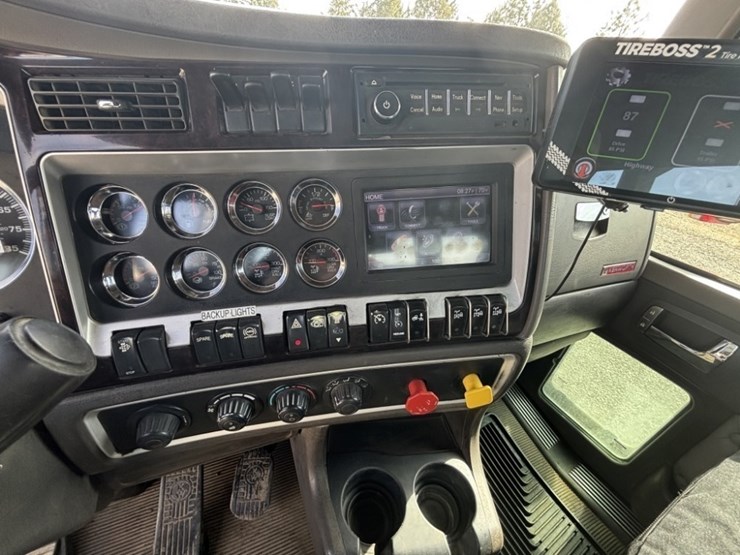 2013-kenworth-t800-image-32