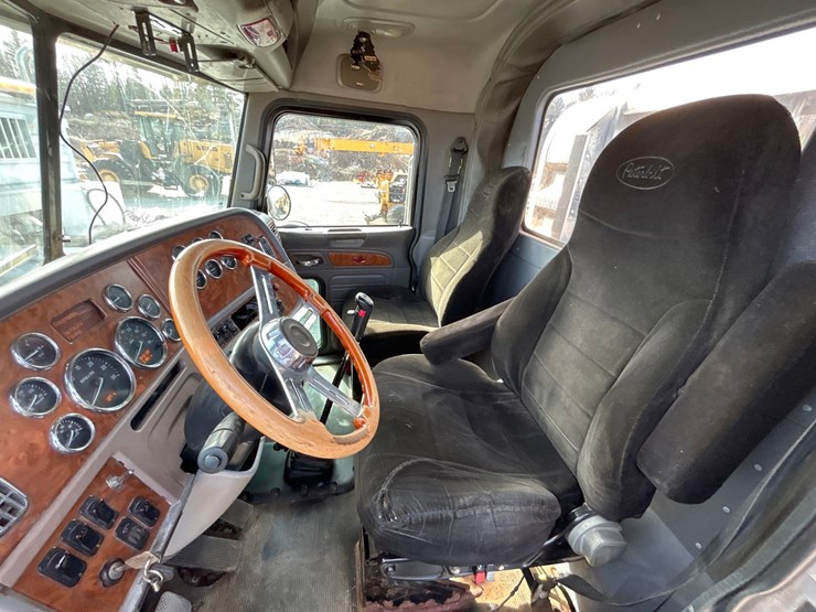 peterbilt-388-image-58