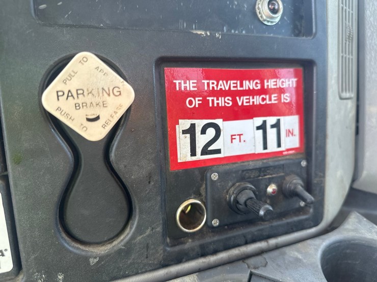 2009-international-durastar-4300-image-52