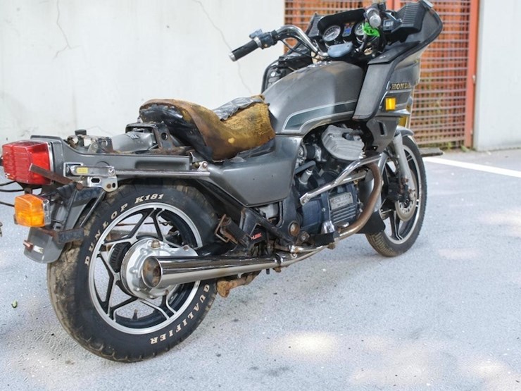 1983-honda-gl650-silver-wing-motorcycle-image-3