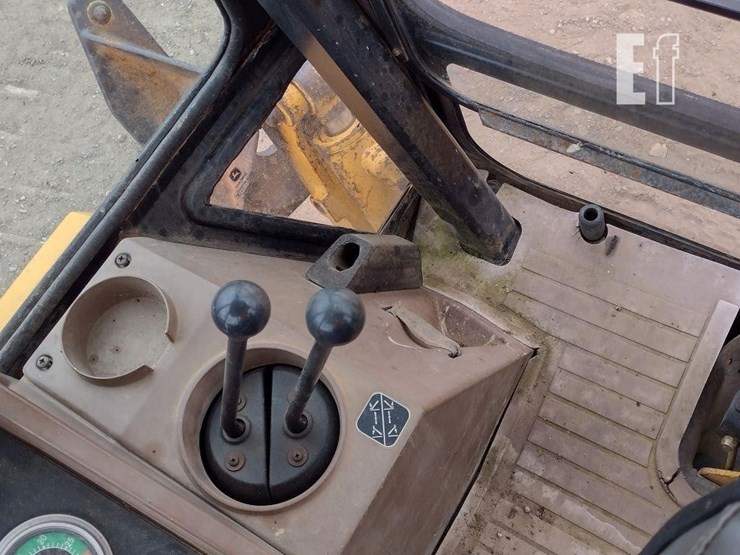 1995-deere-300d-image-8