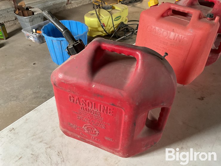 poly-fuel-cans-image-12