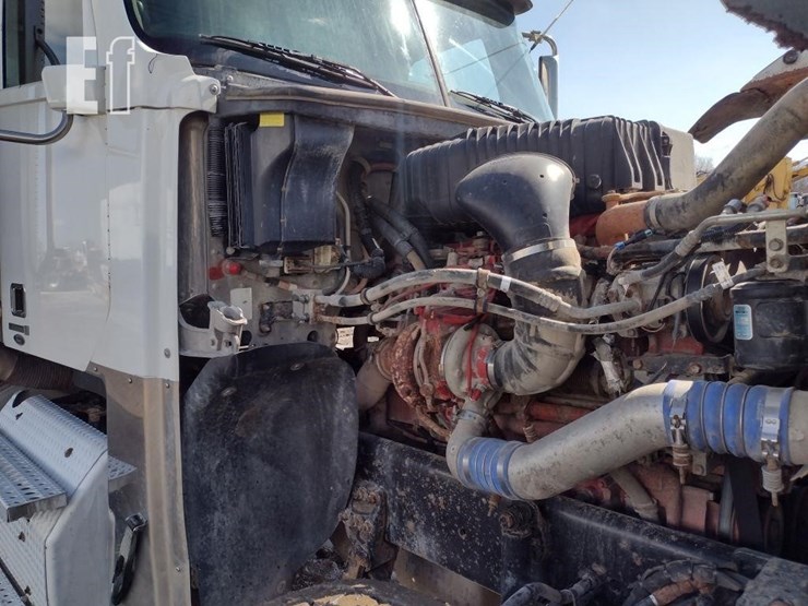 2012-freightliner-122sd-image-18