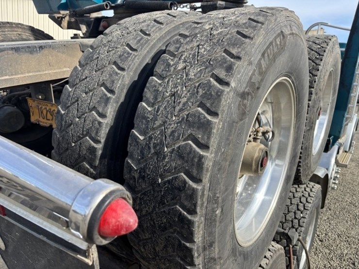 2018-peterbilt-367-image-40