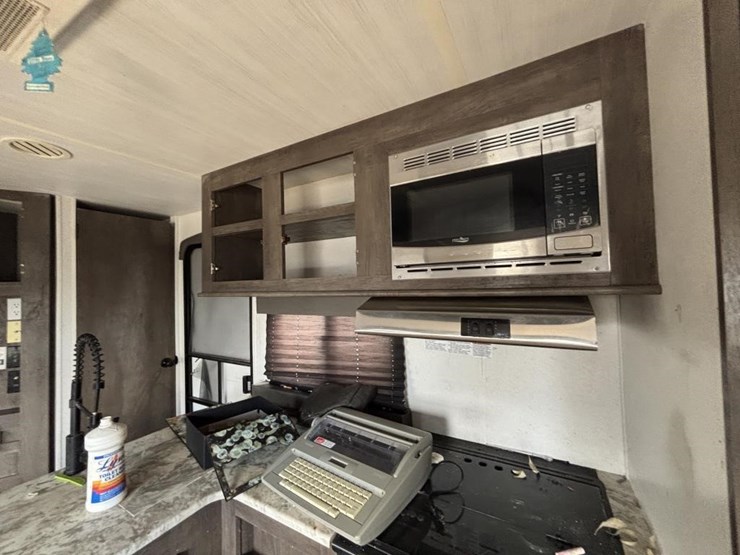 2020-wildwood-wdt26dbud-ca-travel-trailer-image-35