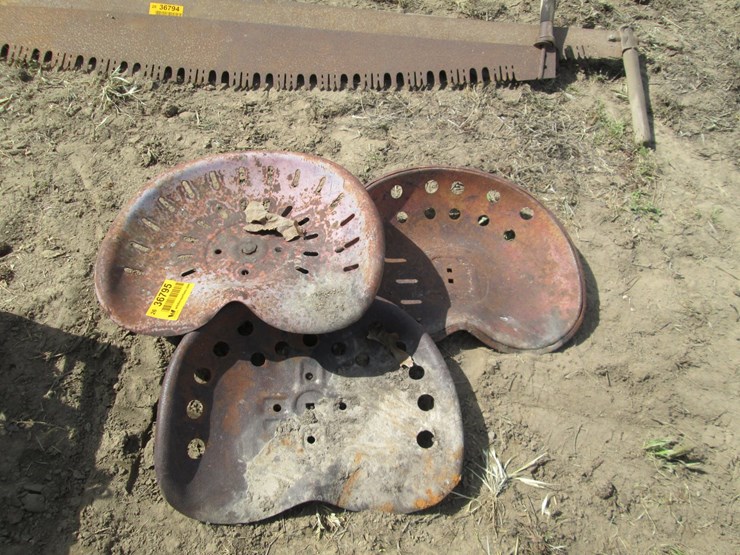 #36795-•-lot-of-(3)-tractor-seats-image-1