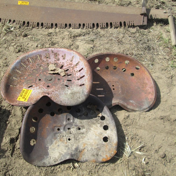 #36795 • Lot of (3) Tractor Seats