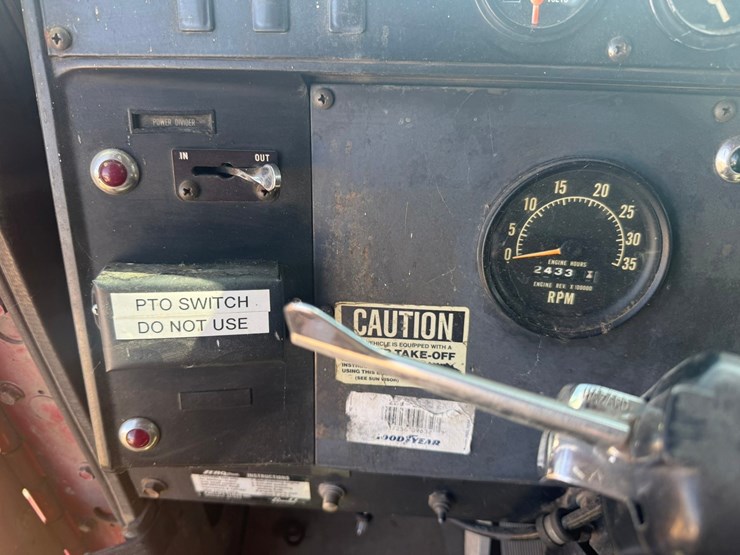 #1119-•-1990-international-navistar-paystar-5000-26'-flat-bed-truck-image-66