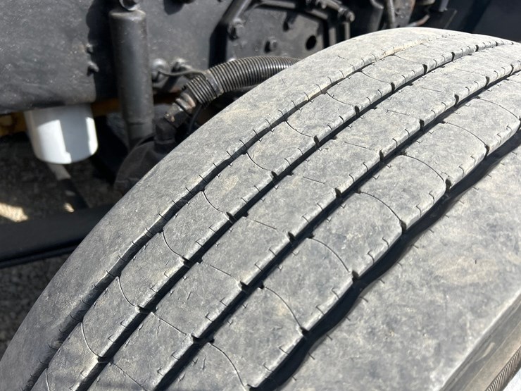 peterbilt-388-image-72