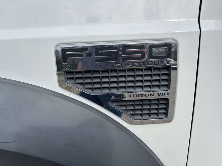 2009-ford-f550-image-12