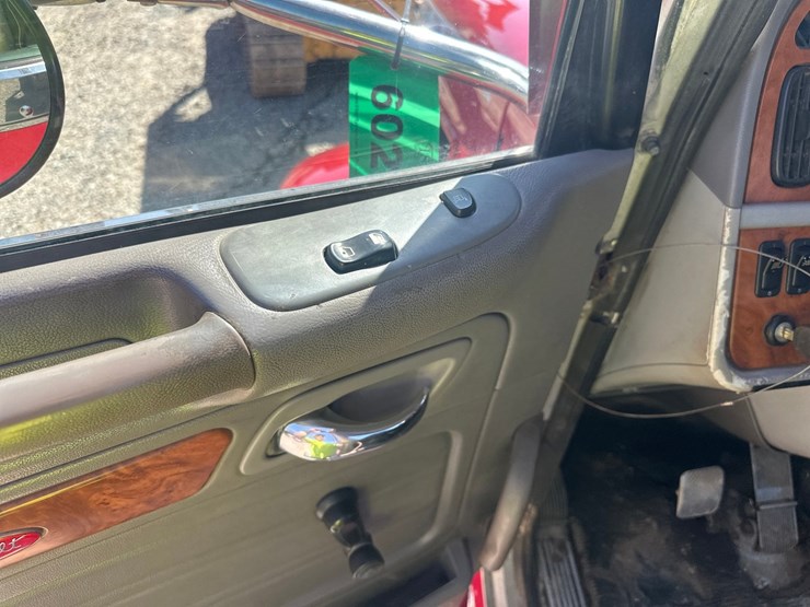 2008-peterbilt-386-image-30