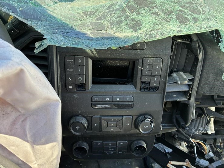 2020-ford-f150-image-14