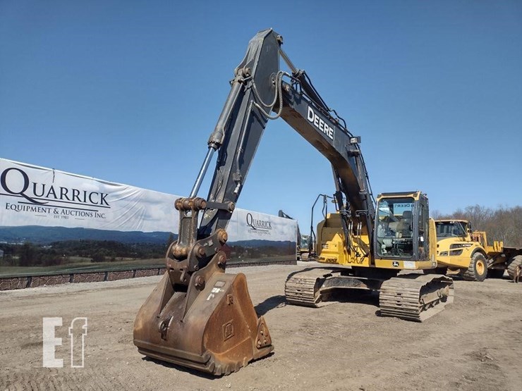 2014-deere-245g-lc-image-51