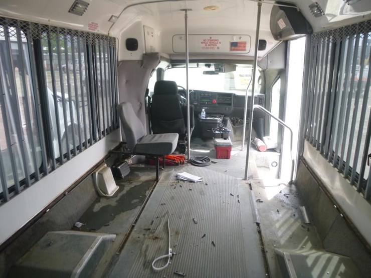 2009-chevrolet-3500-image-18