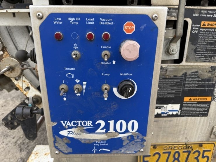 2012-international-7600-image-11