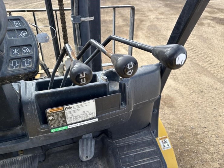 2015-yale-gdp80-forklift-image-25