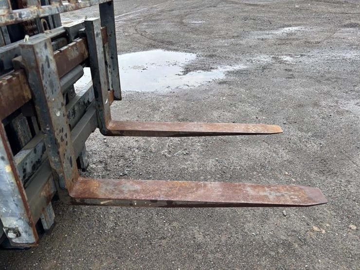 clark-cdp40-forklift-image-10