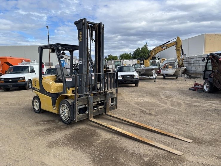 2015-yale-gdp80-forklift-image-2