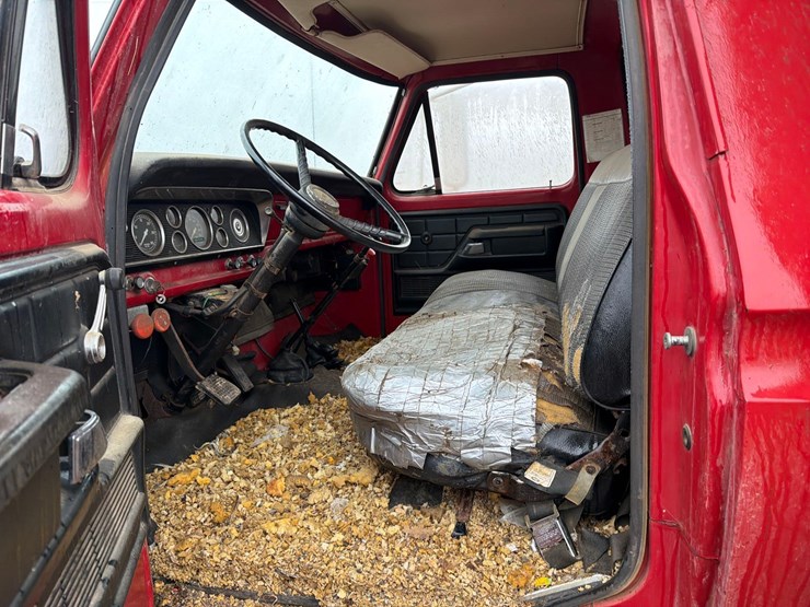 ford-f700-image-24