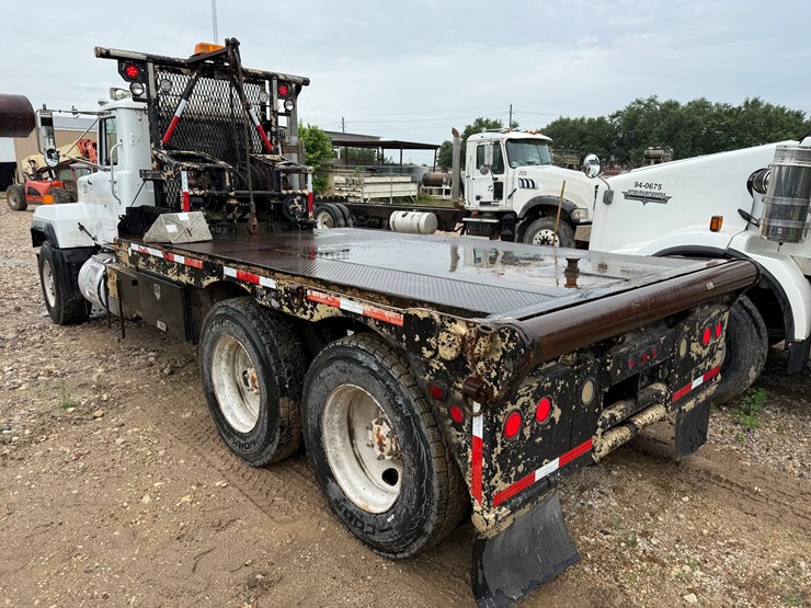 2001-mack-rd688s-image-11