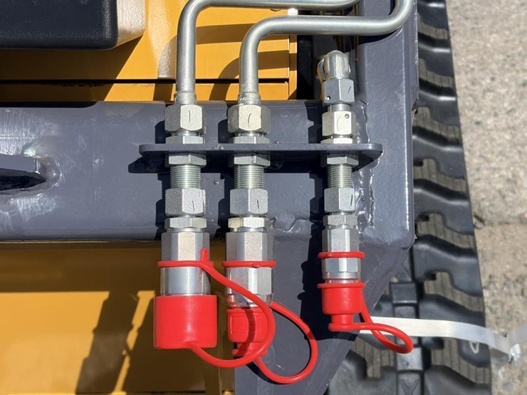 2026-zjg-zj-380-skid-steer-loader-image-7