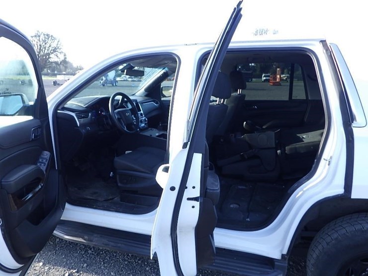 2017-chevrolet-tahoe-image-24