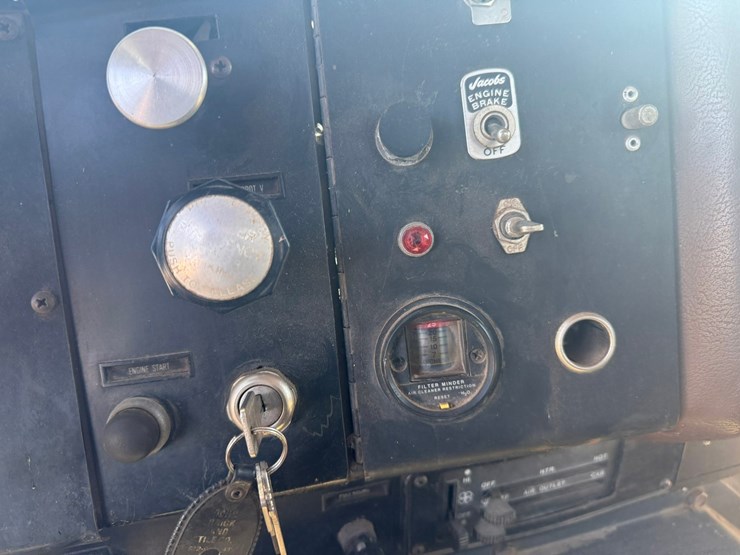 #1119-•-1990-international-navistar-paystar-5000-26'-flat-bed-truck-image-64