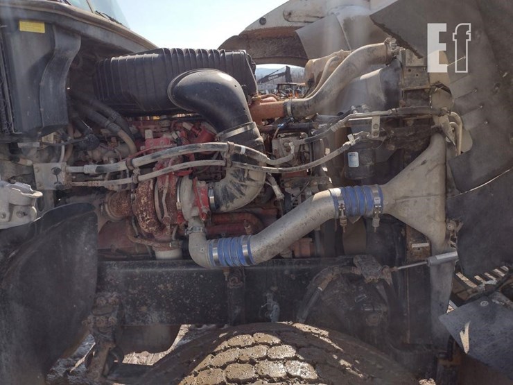 2012-freightliner-122sd-image-16