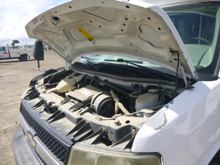 2009-chevrolet-3500-image-25