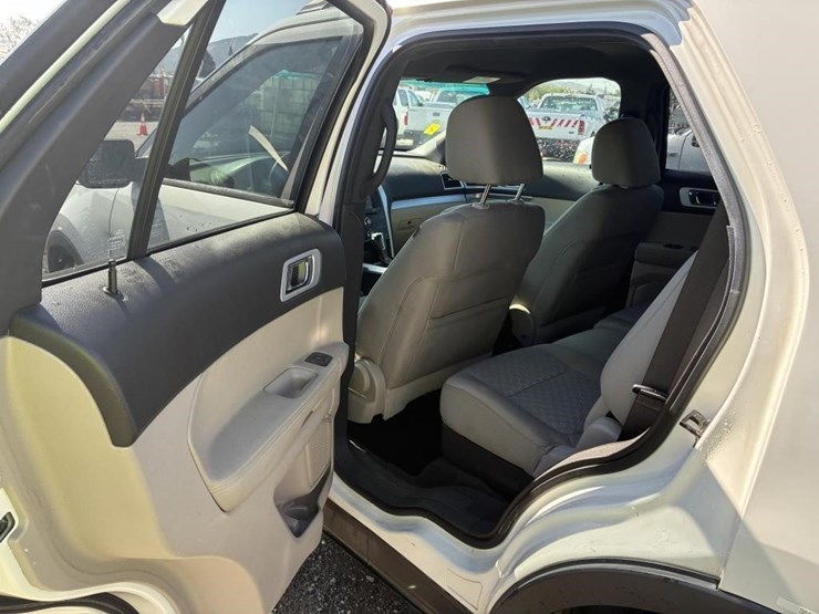 2012-ford-explorer-image-13