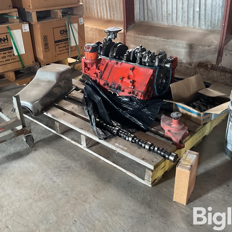 GM Small Block V-8 Gas Engine