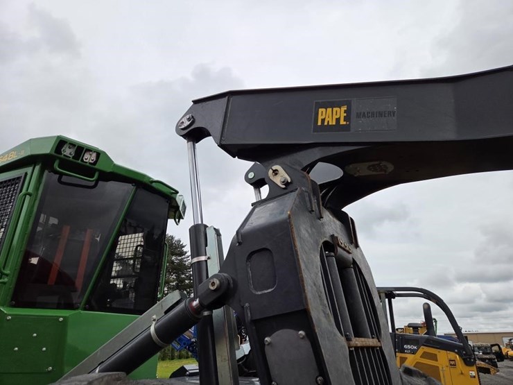 2022-deere-648l-image-7