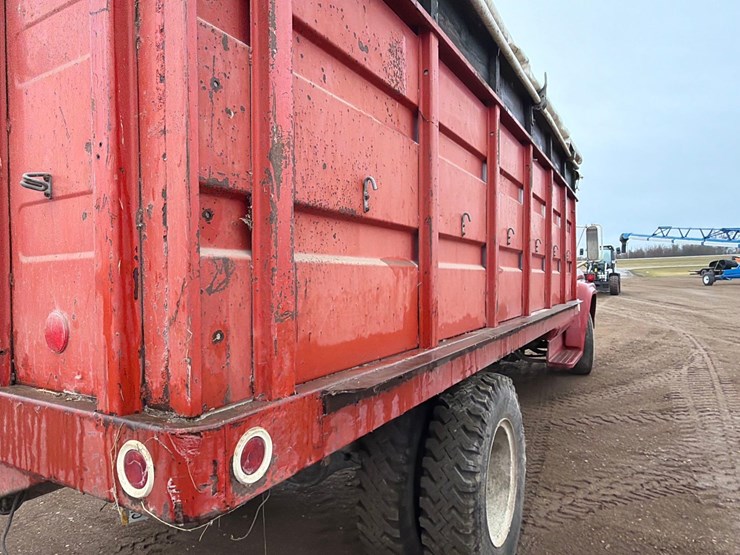 ford-f700-image-18