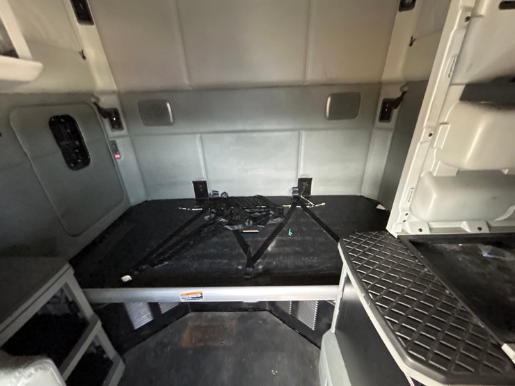 2018-kenworth-t680-image-75