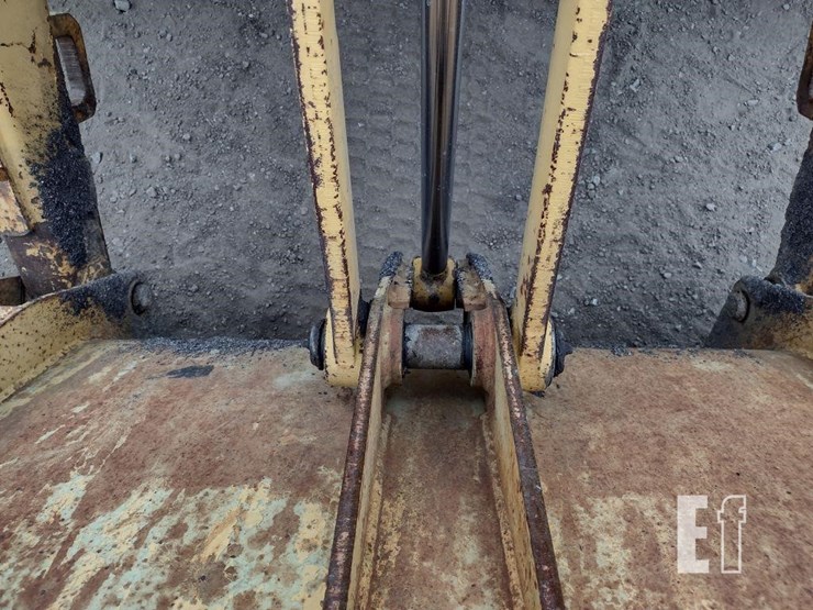 1995-deere-300d-image-22