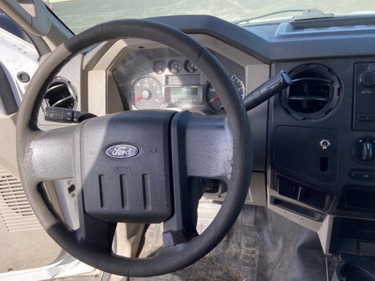 2010-ford-f250-xl-image-17