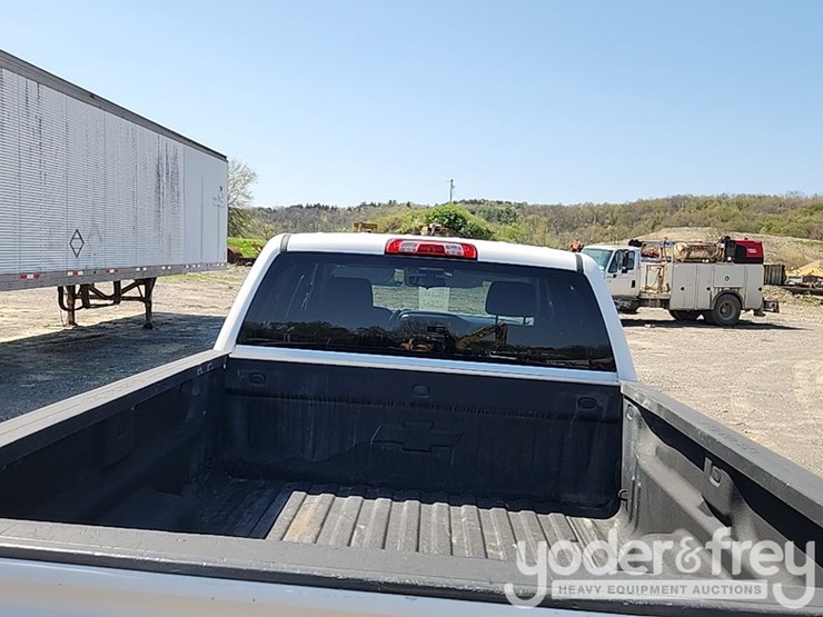 2017-chevrolet-silverado-2500hd-image-17