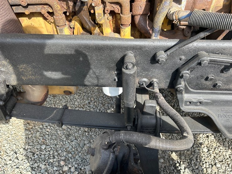 peterbilt-388-image-46