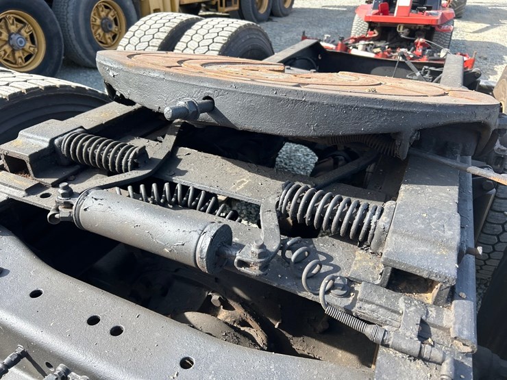 peterbilt-388-image-29