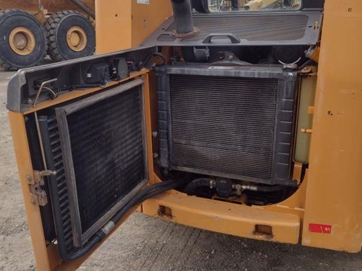 2001-case-60-xt-image-28