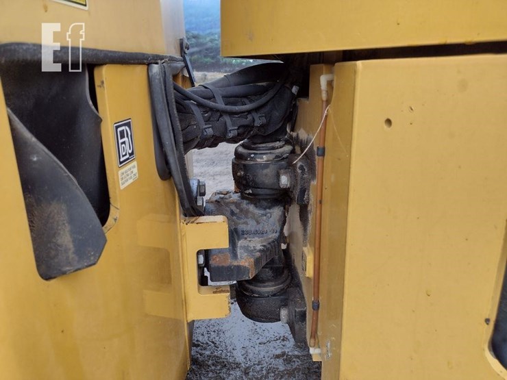 2010-caterpillar-cb34xw-image-12