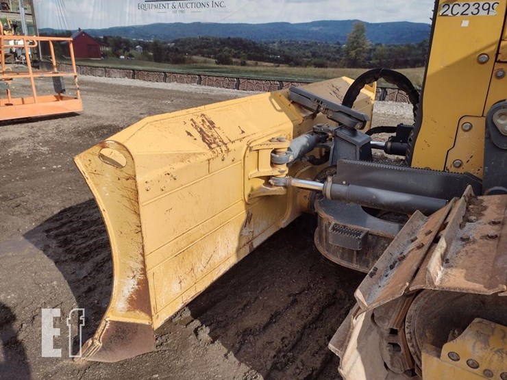 2013-deere-700k-lgp-image-25